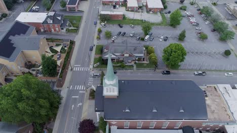 4K-Drohnenvideo-Der-Innenstadt-Von-Hendersonville,-North-Carolina,-An-Einem-Schönen-Sommertag