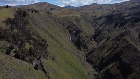 4K-drone-video:-Aerial-panorama-of-mountains-encircling-Candela-Fasso-Waterfall,-Cotopaxi,-Ecuador