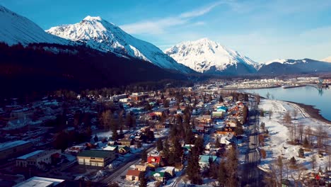 Video-De-Drones-4k-De-Casas-En-Seward,-Alaska-Durante-El-Invierno