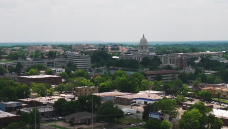 Aerial-View-Of-Little-Rock-State-Capitol-Building-In-Daytime-In-Arkansas,-USA