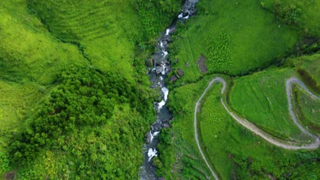 Cascada-Cerca-De-La-Aldea-De-Du-Gia,-Distrito-De-Yen-Minh,-Ha-Giang,-Vietnam