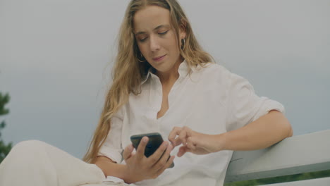Woman-Browsing-Smartphone