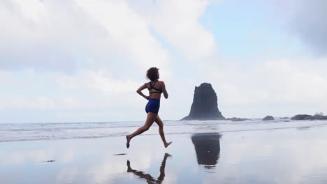 Aesthetic-Pursuit:-Slow-Motion-Fitness-Run-of-a-Curvaceous-Athlete-by-the-Sea
