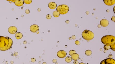 Oil-bubbles-in-transparent-water