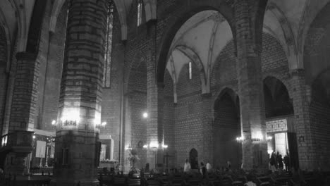 Pan-shot-of-beautiful-historical-architecture-with-tall-columns-inside-the-parish-church-of-Santa-Maria-in-Sagunto,-Spain