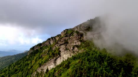Clouds-and-Boulder-Outcropping-atop-Grandfather-Mountain-from-Linville-NC,-North-Carolina