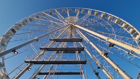 Close-up-view-of-the-Ferris-Wheel-Blue-Sky-Wheel-in-Bari-Puglia-Italy
