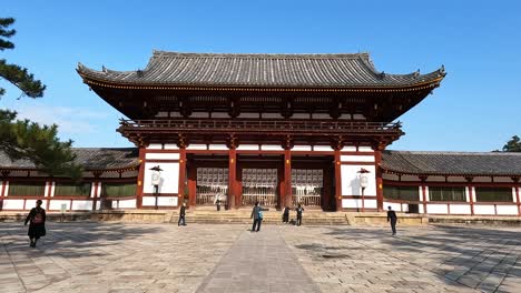 Puerta-Central-De-Todaiji,-Gran-Templo-Oriental,-En-Nara,-Japón
