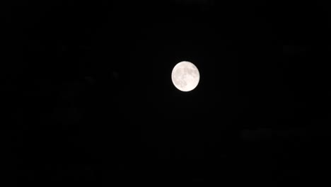 Luna-Llena-Brillante-Con-Cielo-Nocturno-Oscuro