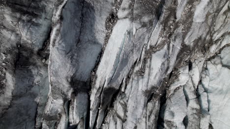 Drone-shot-revealing-Pasterze-Glacier-surface-covered-in-debris,-Glacier-Edge,-Melting-mountain-glacier-lake