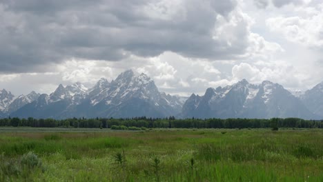 Dark-clouds-over-the-snow-covered-mountain-peaks,-Grand-Teton-National-Park