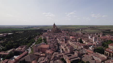 Revealing-the-Alcázar-of-Segovia,-Spain---a-majestic-fortress---drone