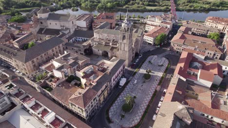 Downward-aerial-view-of-Talavera-main-square,-Plaza-del-Pan