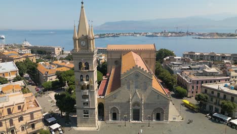 Aerial-Boom-Shot-Above-Messina-Cathedral-in-Beautiful-Sicilian-City