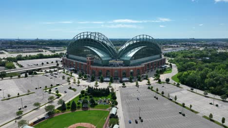 Milwaukee-Brewers-MLB-stadium,-American-Family-Field