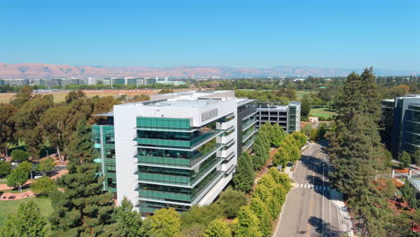 Samsung-corporate-offices-and-research-center-in-Mountain-View,-California---aerial-orbit