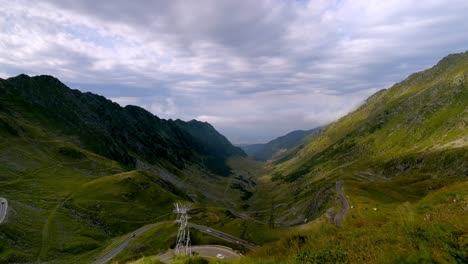 Cars-Driving-Through-The-Transfagarasan-Mountain-Pass-In-Carpathian-Mountains,-Romania