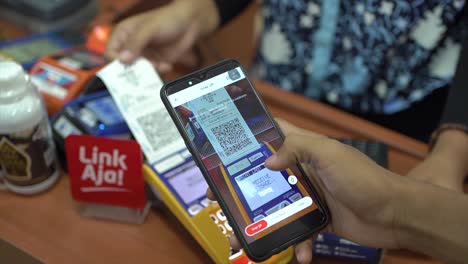 Scanning-QRIS-or-Quick-Response-Code-Indonesian-Standard,-code-as-cashless-payment-using-smartphone