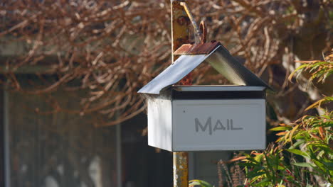 Rusty-Old-Mail-Letter-Box-Out-Front-Of-Family-Home,-COPY-SPACE