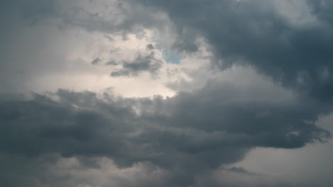 Timelapse-of-white-fluffy-cumulus-clouds-and-dark-storm-clouds-converging