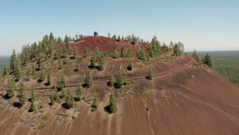 Rising-aerial-shot-of-cinder-cone-lava-butte-Newberry-Oregon