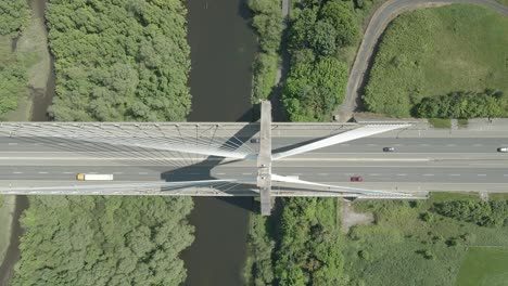 Asymmetrische-Schrägseilbrücke-Mary-Mcaleese-Boyne-Valley-Bridge-Antenne
