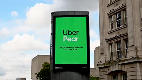 Uber-Pera,-Uber-Come,-Jcdecaux,-Puente-De-Waterloo,-Londres,-Reino-Unido