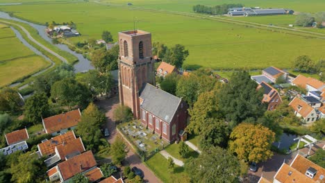 Umlauf-Um-Die-Berühmte-Kirche-Des-Niederländischen-Dorfes-Ransdorp-Ohne-Turm