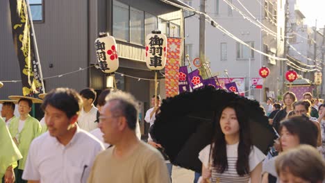 Sommerfest-In-Osaka,-Warmer-Tag-Beim-Tenjin-Festival