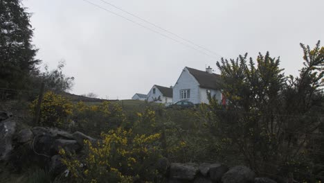 Push-in-shot-of-thatch-roof-cottages-in-the-highlands-of-Ireland