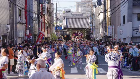 Tenjin-Sommerfest-In-Den-Straßen-Von-Osaka,-Japan
