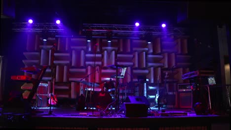 Music-instruments-and-lights-on-a-stage,-all-is-ready-for-a-live-performance