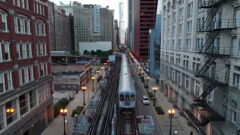 Elevated-train-cars-in-Chicago,-Illinois