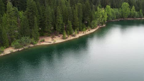 Drone-flight-over-Kachess-Lake-in-Easton-School-District,-Washington,-showcasing-the-serene-waters-and-breathtaking-natural-beauty-of-the-area