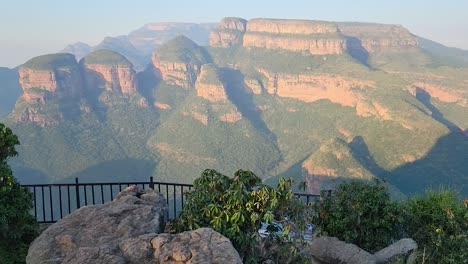 Spectacular-movie-view-of-Three-Rondavels,-Blyde-Canyon,-South-Africa