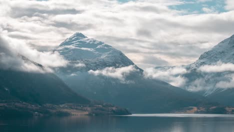 Timelapse-of-norwegian-nature-mountain-and-clouds-at-the-west-coast-of-norway-at-sunnmøre