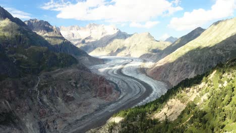 Vuelo-Panorámico-Con-Drones-Sobre-Un-Gran-Glaciar-De-Montaña-Suizo-En-Valais,-Suiza
