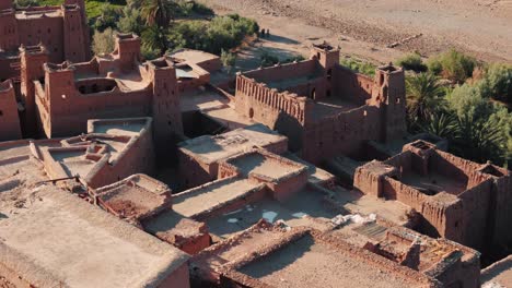 Vista-De-Los-Tejados-De-Los-Edificios-De-Barro-En-Ait-Ben-Haddou,-Marruecos