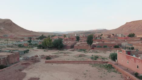View-of-traditional-Moroccan-village-during-dusk-in-Ait-Ben-Haddou