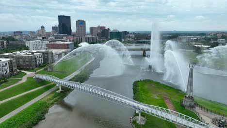Fünf-Flüsse-Lichtbrunnen-In-Dayton,-Ohio