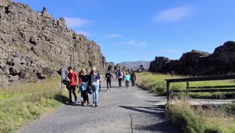 Þingvellir-national-park-people-walking