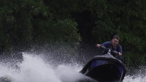 Full-speed-extreme-sports-jet-skiing