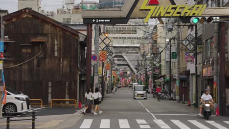 Tiro-De-Establecimiento-De-La-Ciudad-Retro-Shinsekai-En-Osaka