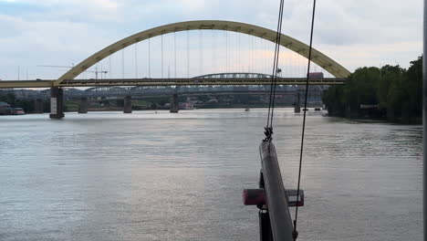 Daniel-Carter-Beard-Bridge-Crossing-The-Ohio-River-In-Cincinnati,-Ohio---POV