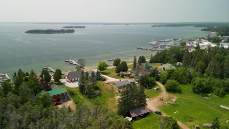 Aerial-view-of-Hessel,-Michigan,-Les-Cheneaux-Islands-and-Lake-Huron