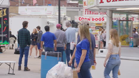 Crowd-At-The-Annual-Dogwood-Festival-In-Siloam-Springs,-Arkansas,-USA