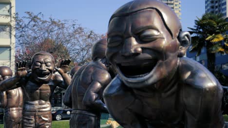 "Amazing-Laughter"-Cast-Bronze-Sculptures-By-Chinese-Artist-Yue-Minjun