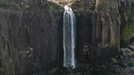 Backwards-drone-dolley-shot-of-water-falling-down-over-the-large-mealt-falls