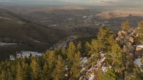 Dolly-Tilt-Drone-shot-of-Lookout-Mountain-in-Golden,-Colorado