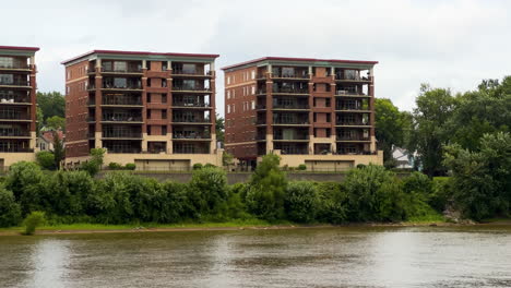 Condominium-Complex-Facing-The-Ohio-River-In-Bellevue,-Kentucky,-United-States